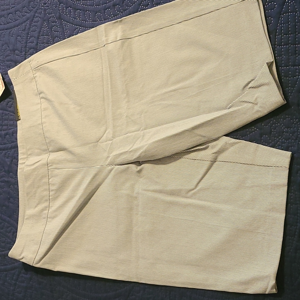 Slimming Bermuda shorts